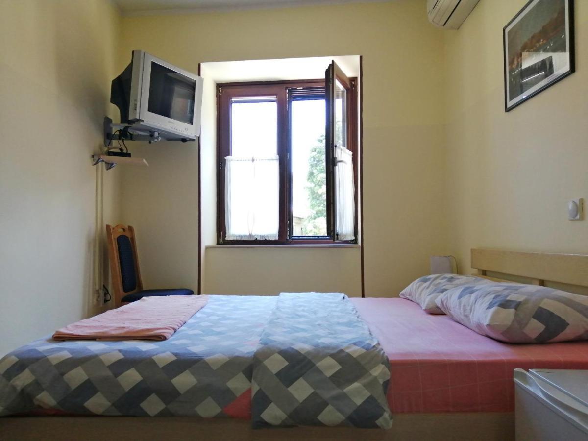 Hotel Pelikan Virpazar Ngoại thất bức ảnh