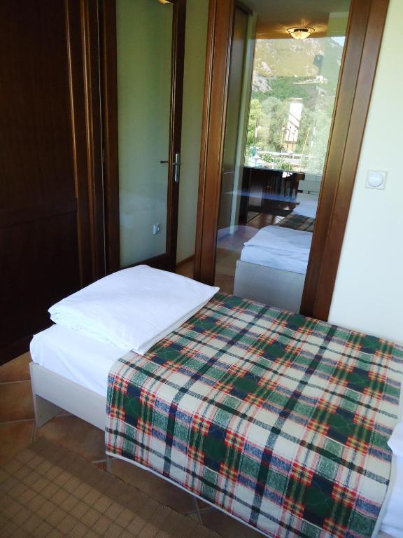 Hotel Pelikan Virpazar Ngoại thất bức ảnh